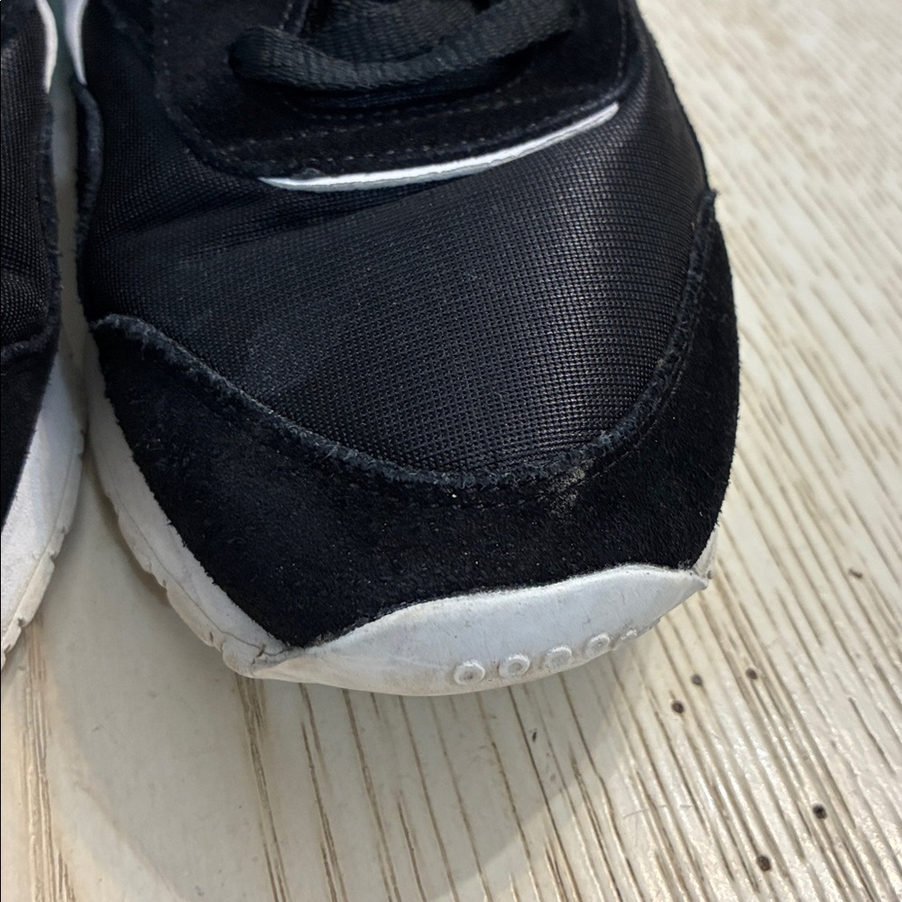 ⏳LAST CHANCE⏳Men’s Reebok Classic Suede and Nylon Sneakers (Black/White) - Picture 4 of 15